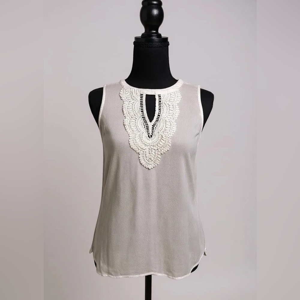Pale Sky Ivory Lace Accent Sleeveless Blouse | Size S l Poshmark